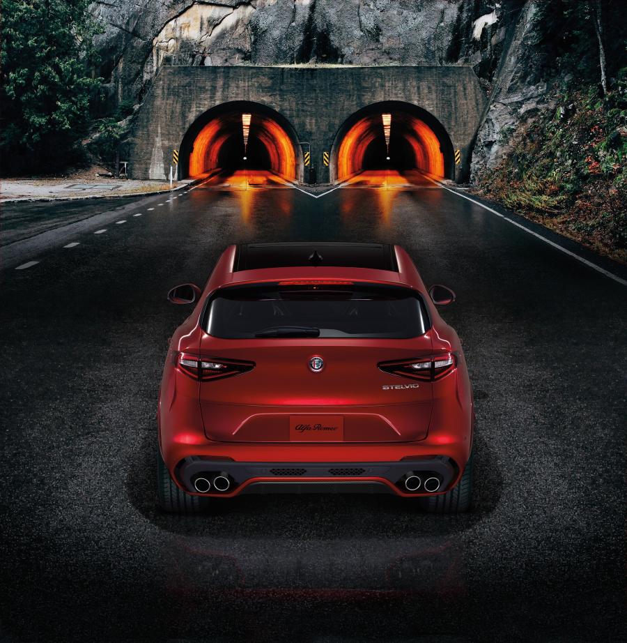  Alfa Romeo Stelvio Quadrifoglio (949) 2017 года  (NA) (фото 1 из 25)